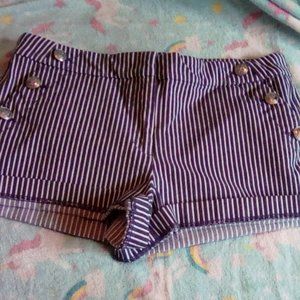 LOFT SHORT SIZE 8